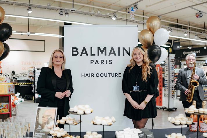 Hagkaup hefur hafið sölu á hárvörum frá franska lúxusmerkinu Balmain Paris og var þeim tímamótum fagnað með glæsilegum viðburði í Hagkaup Smáralind. Hjördís Kristinsdóttir (t.v.), er framkvæmdastjóri hjá Dekra sem er innflutnings- og dreifingaraðili Balmain á Íslandi. Með henni er Sara Steingrímsdóttir, starfsmaður Dekra.