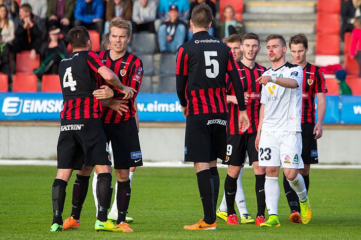 Árni Vilhjálmsson var blóðugur eftir viðskipti sín við Igor Taskovic.