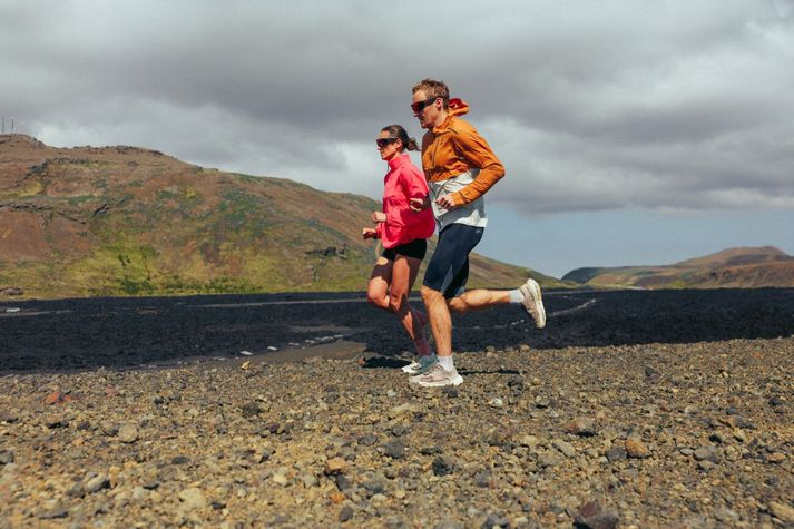Hlaupið hefði verið eftir varnargörðunum með byggðina á aðra hönd og nýja hraunið hina.