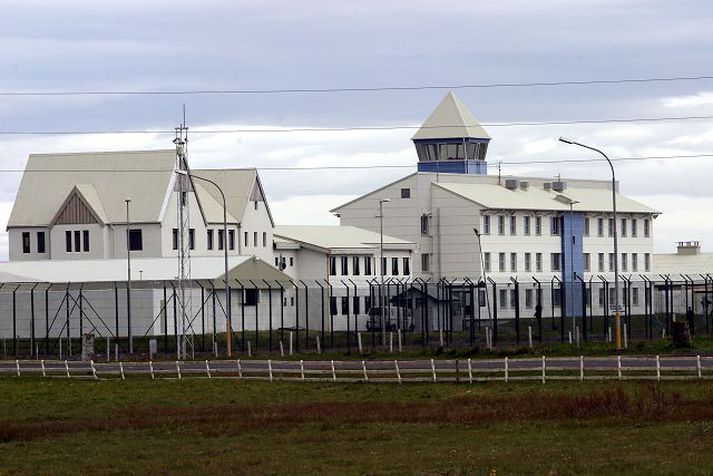 Í fangelsi Annar maðurinn situr á Litla-Hrauni, hinn í Kópavogsfangelsi.
