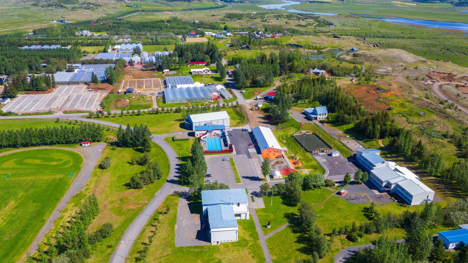 Hand­tekinn í Reyk­holti vegna kanna­bis­ræktunar