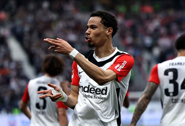 Hugo Ekitike fagnar hér marki með Eintracht Frankfurt en hann hefur spilað mjög vel í þýska boltanum.