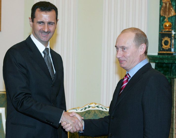 Bashar al Assad Sýrlandsforseti tók í höndina á Vladimír Pútín á fundi þeirra í Moskvu árið 2006, þegar Assad naut líka stuðnings víða á Vesturlöndum.