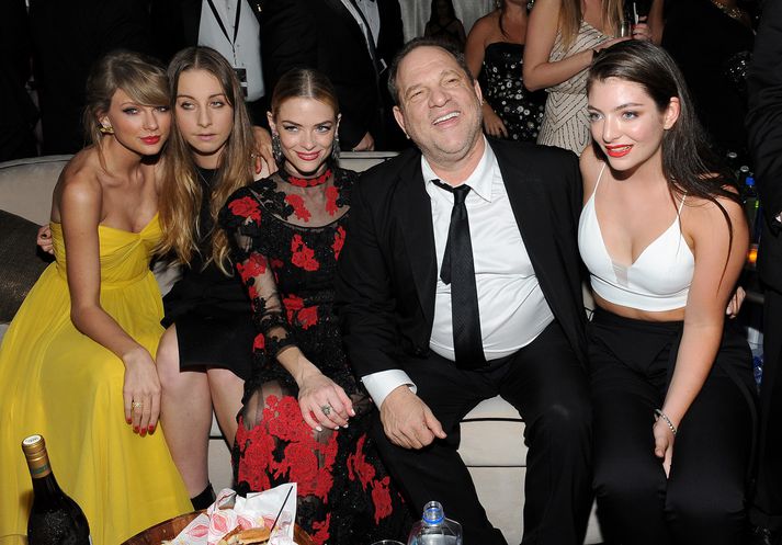 Tónlistarkonurnar Taylor Swift og Este Haim, leikkonan Jaime King, kvikmyndaframleiðandinn Harvey Weinstein og söngkonan Lorde sjást hér saman í eftirpartýi að lokinni Golden Globe-verðlaunahátíðinni árið 2015.