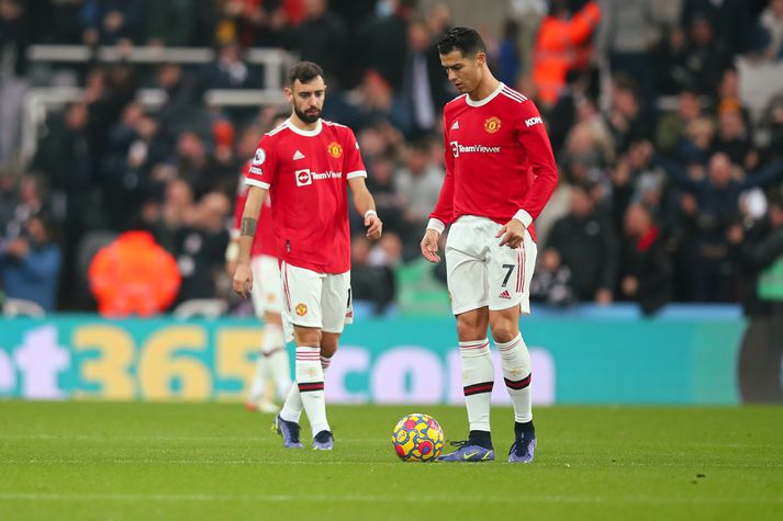 Gary Neville var hvorki hrifinn af frammistöðu né viðhorfi Brunos Fernandes og Cristianos Ronaldo gegn Newcastle United.