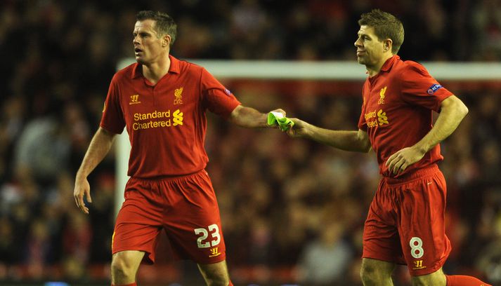 Carragher og Gerrard í leik með Liverpool í nóvember.