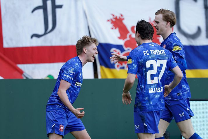 Kristian Hlynsson fagnar með félögum sínum eftir sigurmarkið sem hann skoraði gegn Fortuna í dag.