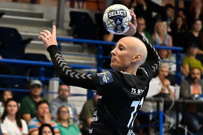 Camilla Herrem í leik með Sola HK í Evrópukeppninni.