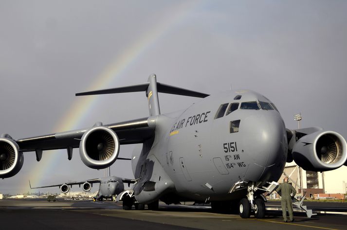 Flugvél sambærileg þeirri sem flaug með 640 Afgani frá Afganistan á einu bretti.