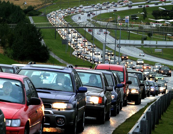 Helmingur borgarlandsins hefur verið lagður undir samgöngumannvirki. 