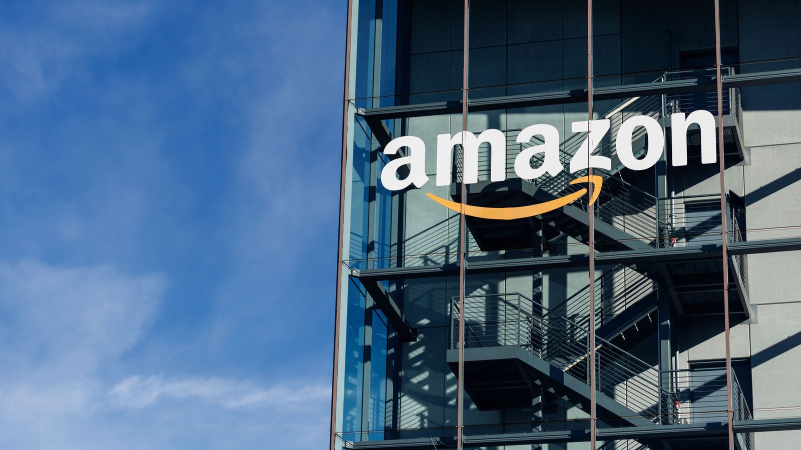 Tugum þúsunda sagt upp hjá Amazon