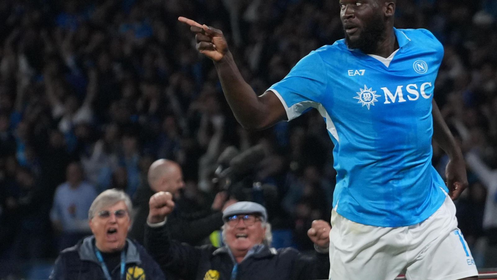 Lukaku segist hafa verið fjárkúgaður af fólki sem vildi ekki skila líki föður hans