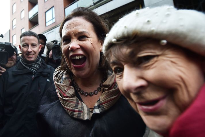 Mary Lou McDonald, leiðtogi Sinn Féin, fagnaði þegar úrslit lágu fyrir.