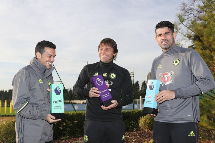 Pedro, Conte og Costa kátir með verðlaunin.