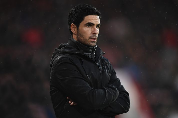 Arteta stýrir Arsenal í annað sinn þegar liðið tekur á móti Chelsea í dag.