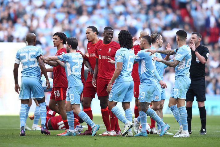 Manchester City og Liverpool berjast um enska meistaratitiilinn og úrslitin ráðast um helgina.