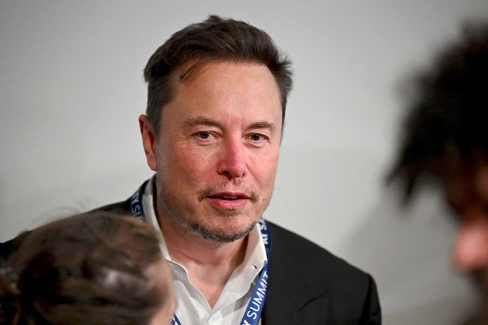 Elon Musk segir að hluthafafundur verði haldinn um það að flytja skráningu Tesla frá Delaware og til Texas. Það er eftir að dómari í Delaware birti úrskurð í máli sem gæti kostað Musk tugi milljarða dala.