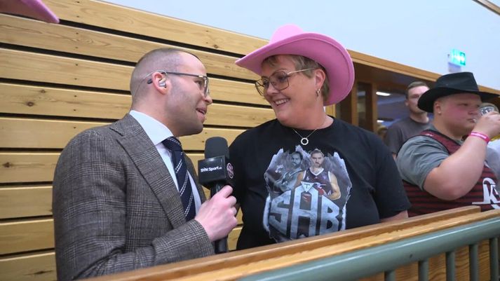 Regína Sigurgeirsdóttir lætur sig helst ekki vanta þegar Tindastóll spilar í úrslitakeppninni. Hún ræddi við Andra Má Eggertsson fyrir leik í gær.