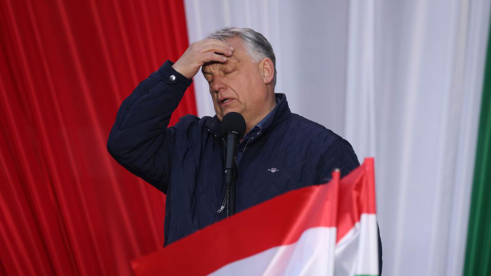 Orbán hættir á þingi