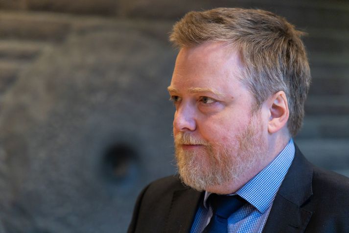 Sigmundur Davíð Gunnlaugsson, formaður Miðflokksins, segir báða deiluaðila nánast hafa kallað eftir því að það verði höggvið á hnútinn annars staðar. 