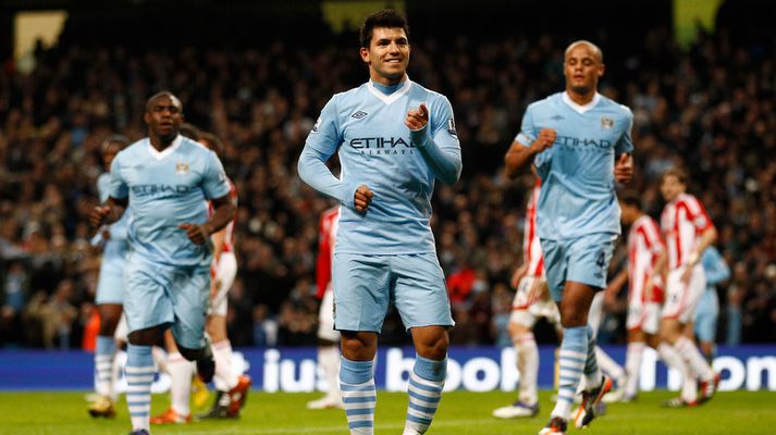 Sergio Aguero fagnar marki i gær.