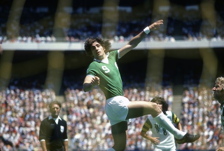 Fótboltamaðurinn Giorgio Chinaglia lætur ljós sitt skína.