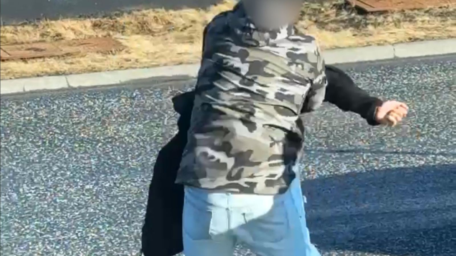 Stunginn með skrúf­járni við Steinhellu