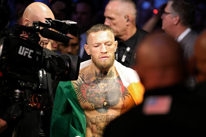 Conor McGregor á að mæta Michael Chandler í bardagabúrinu á vegum UFC seinna í mánuðinum