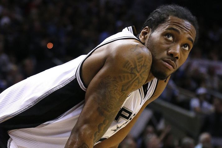 Kawhi Leonard verður áfram hjá Spurs.