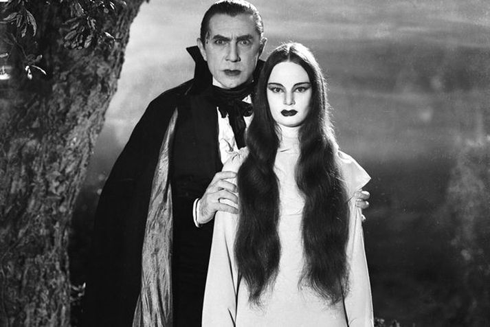 Bela Lugosi í hlutverki sínu sem drakúlagreifinn Mora, Með honum er Carroll Borland. Þau eru líklega það sem mætti kalla gamaldagsvampírur. Sem Pistey segist þó ekki vera.