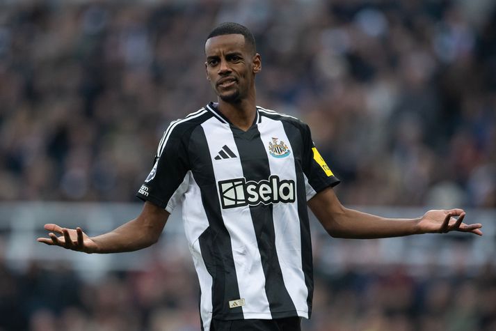 Alexander Isak vill fara frá Newcastle en félagið vill ákveðin skilyrði uppfyllt. 