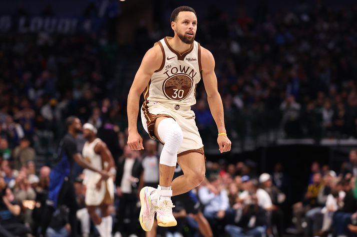 Stephen Curry og félagar í Golden State Warriors áttu að spila í miðborg Minneapolis í kvöld en ekkert verður af því.