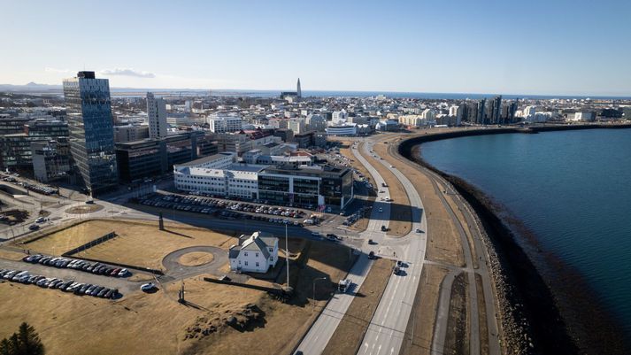 Viðræður Kaldalóns og Regins koma til vegna viðræðna Regins og Samkeppniseftirlitsins um möguleg skilyrði í tilefni af valfrjálsu tilboði Regins í hlutafé Eikar fasteignafélags hf.