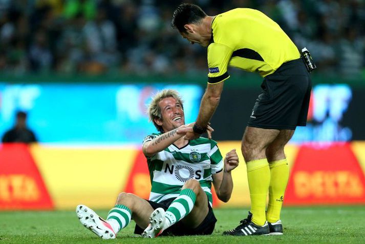 Fabio Coentrao þegar hann var leikmaður Sporting CP. Hér fer vel á með honum og dómaranum.