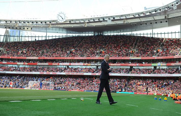 Arsene Wenger mistókst að koma Arsenal í Meistaradeild Evrópu í fyrsta sinn í um tvo áratugi. Ekki liggur fyrir hvort hann heldur áfram.