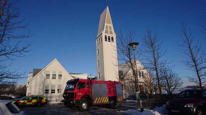 Slökkviliðið á Selfossi fékk útkall í Selfosskirkju á tólfta tímanum.