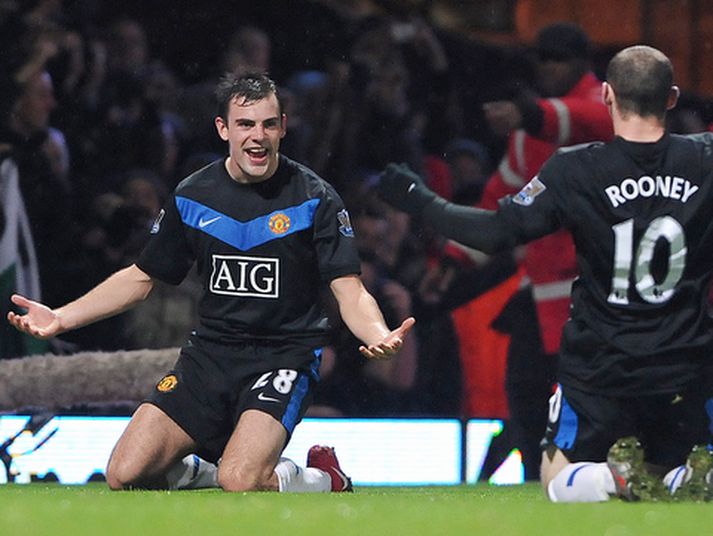 Darren Gibson og Wayne Rooney fagna marki þess fyrrnefnda.