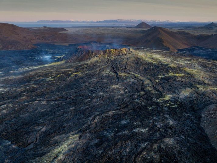 Flogið yfir eldstöðvarnar í Fagradalsfjalli.