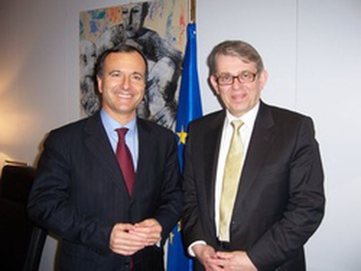 Franco Frattini og Björn Bjarnason eftir fundinn í Brussel í gær.