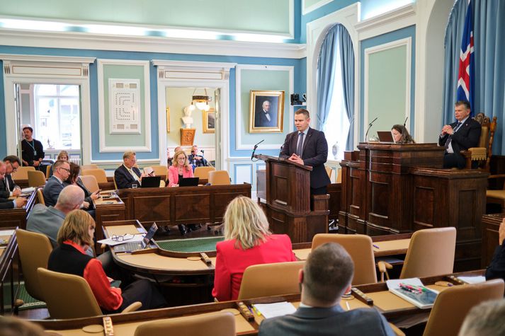 Þingfundur hefst klukkan tíu í fyrramálið. 