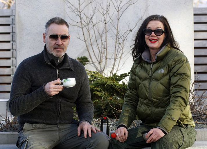 Sælkerinn og kokkurinn Áslaug Snorradóttir vonast til að geta boðið upp á rjómatertu í einhverjum þáttunum en Sveinn Kjartansson frá Fylgifiskum ætlar að kenna fólki að elda fisk á fjölbreyttan hátt.Fréttablaðið/Anton