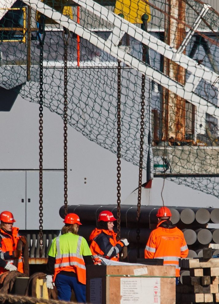 Rannveig Rist á bryggjunni við Straumsvík á miðvikudaginn.