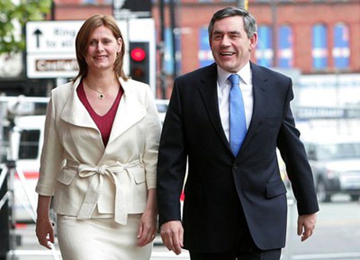 Gordon Brown og kona hans Sarah mæta til fundarins í Manchester.