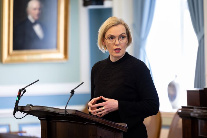 Guðrún Hafsteinsdóttir segir enn standa til að vísa Yazan úr landi. 