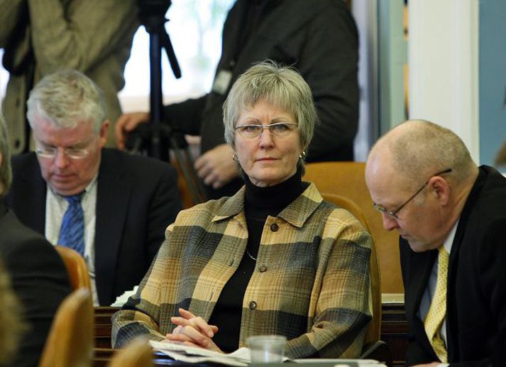 Í nýju frumvarpi er gert ráð fyrir að þingmaður sem verður ráðherra geti setið á þingi sem ráðherra en ekki þingmaður.