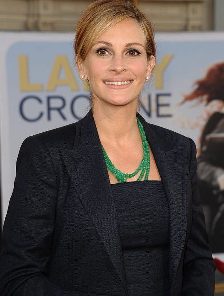 Julia Roberts þorir ekki að segja börnum sínum að hún fari með hlutverk vondu drottningarinnar í kvikmynd um Mjallhvíti. nordicphotos/getty