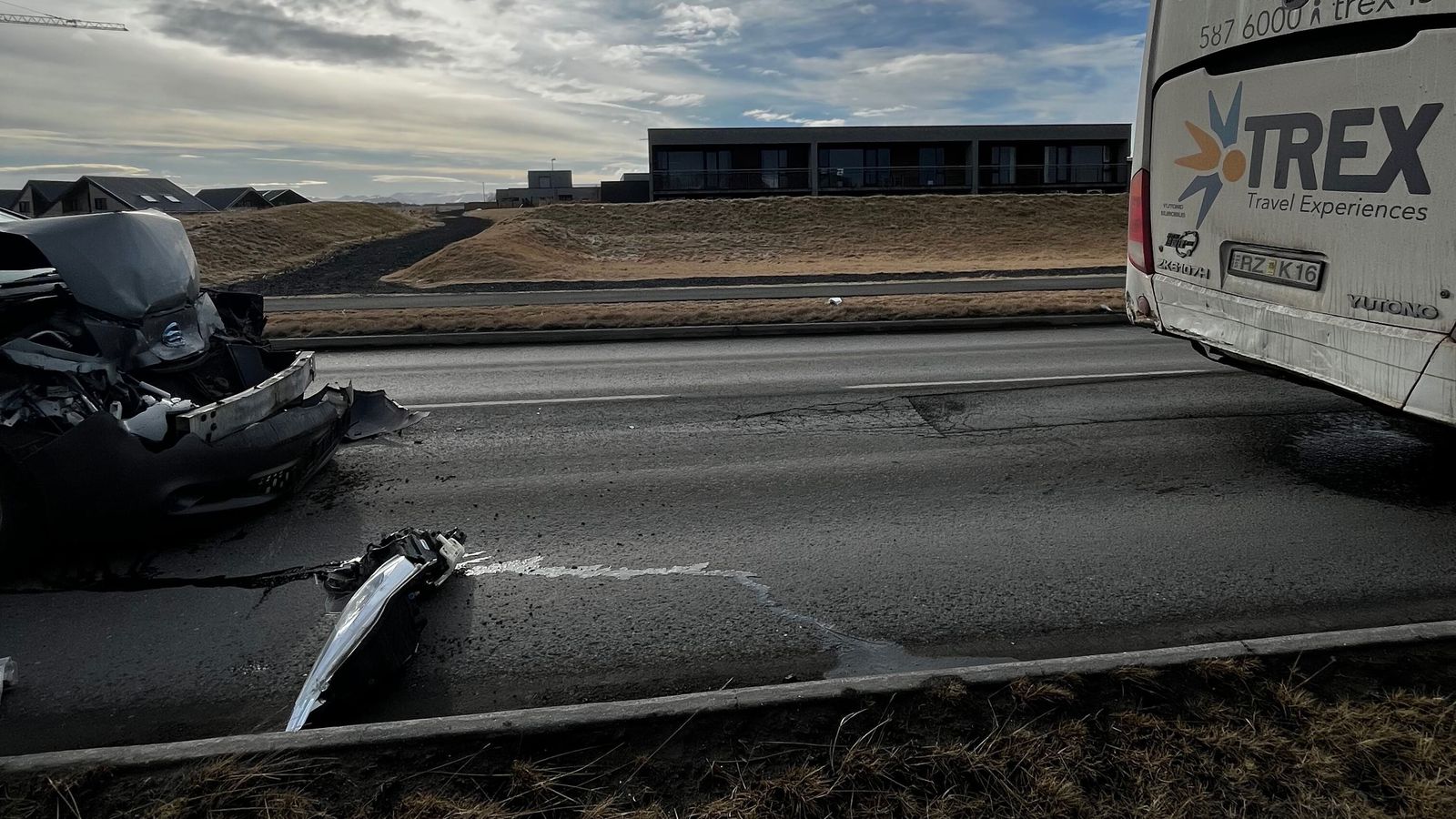 Ó­sátt með á­byrgðar­leysi eftir að börn lentu í bíl­slysi á skóla­tíma