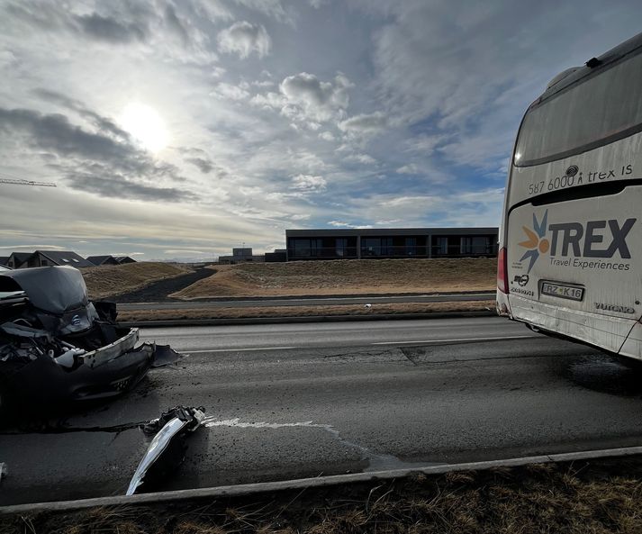 Bíllinn var óökufær eftir slysið.