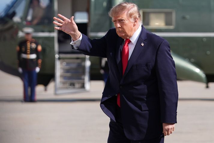 Vinsældir Donalds Trump hafa aldrei mælst minni í könnunum Reuters og Ipsos. Óvinsældir hans munu líklega koma verulega niður á Repúblikönum í þingkosningunum í nóvember en Repúblikanar vonast til að geta bætt stöðu sína með því að verja fúlgum fjár í auglýsingar.