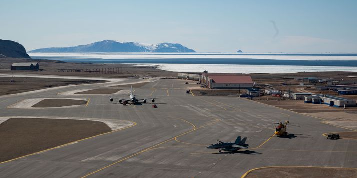 Thule-herstöðin að sumri. Myndin er tekin í júní 2021 þegar þar stóð yfir sameiginleg heræfing bandaríska og kanadíska flughersins.